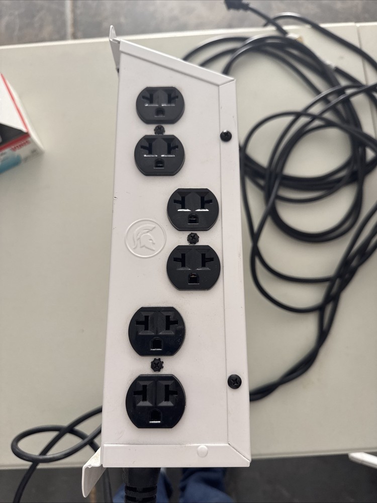Titan Controls Helios 18, 12-Light 240 Volt Controller