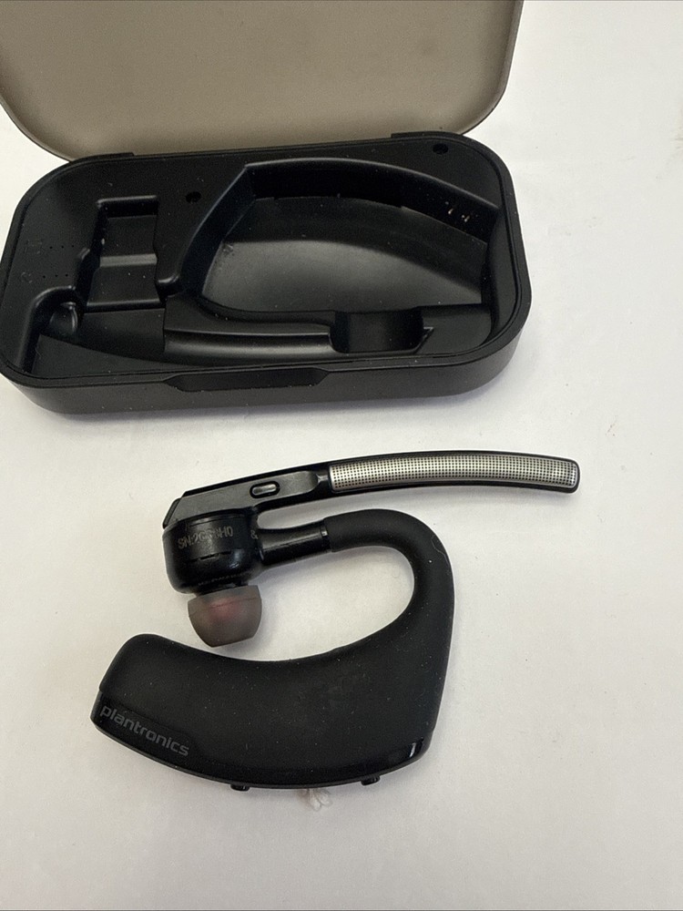 Plantronics Voyager Legend - Black w/case Pre-owned