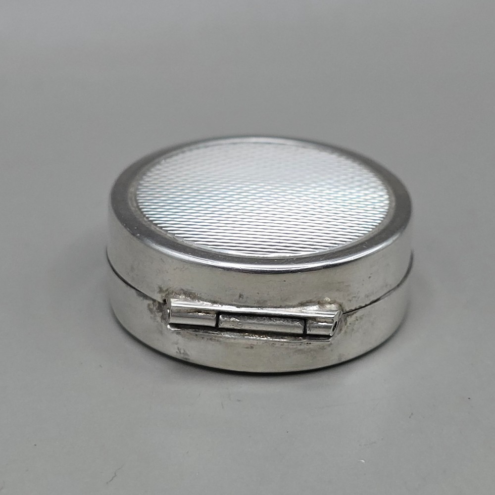 Vintage 800 Silver Engine Turned Snuff/Pill Box