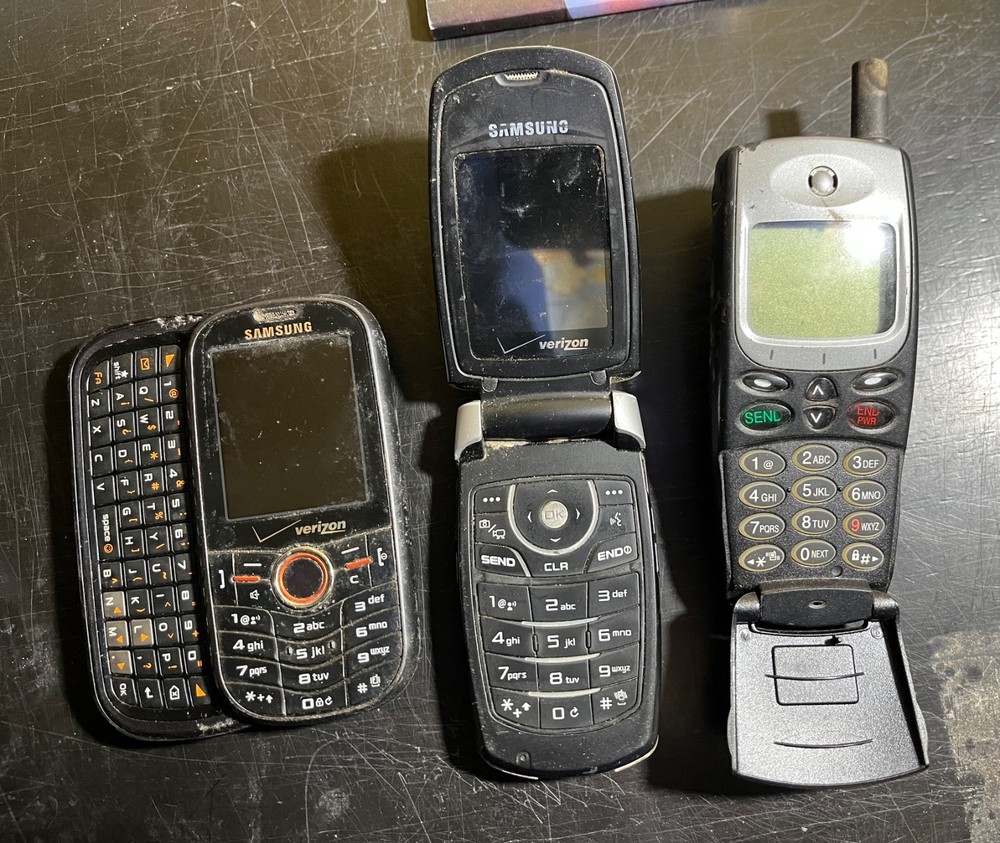 Old cellphone Lot Samsung