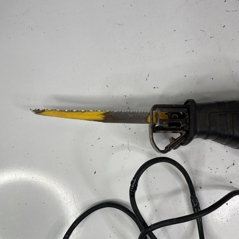 DeWalt DW305 Reciprocating Saw Type 2 WORKS (Read)