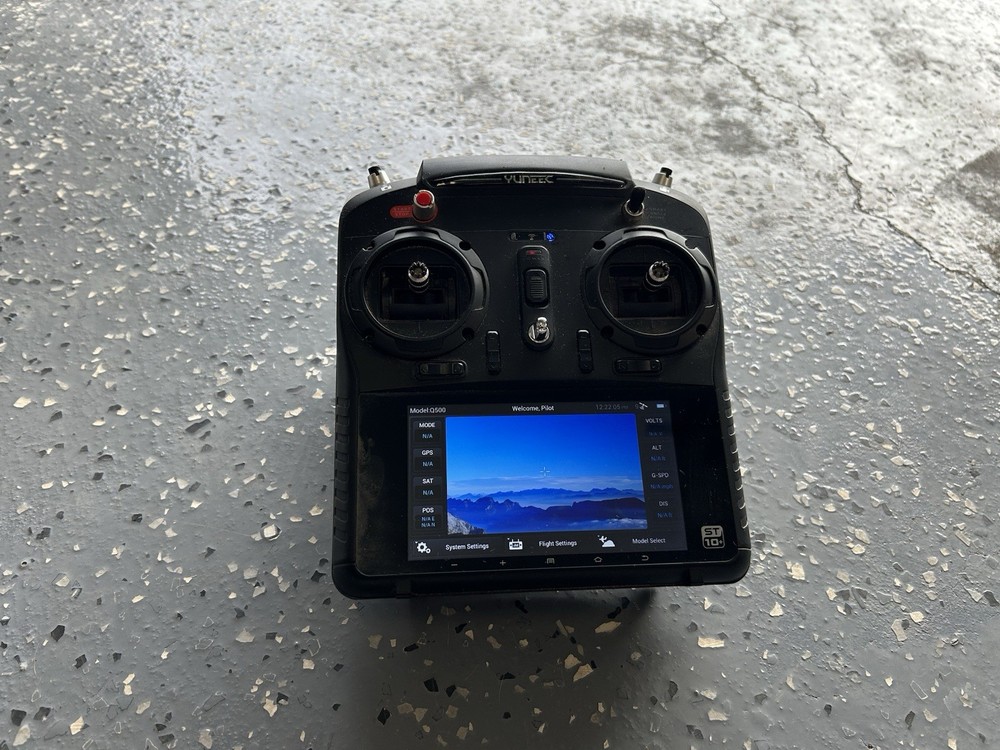 Yuneec Typhoon Q500 4K Quadcopter Drone Kit, Camera, LED Lights, Controller