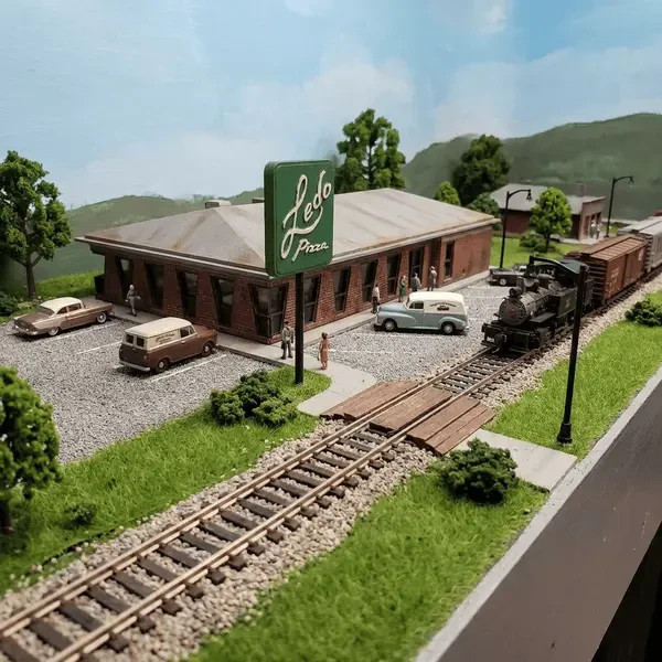 N Scale Leedos Pizza