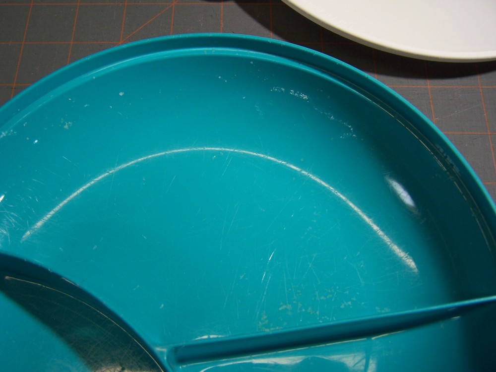 Tupperware 2604 Teal Divided Microwave Dish & White Lid