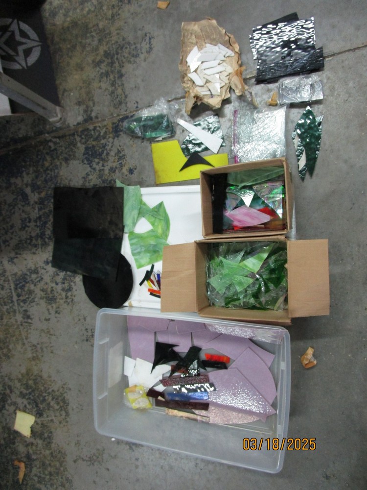 25lbd Stained & Cear Glass Lot