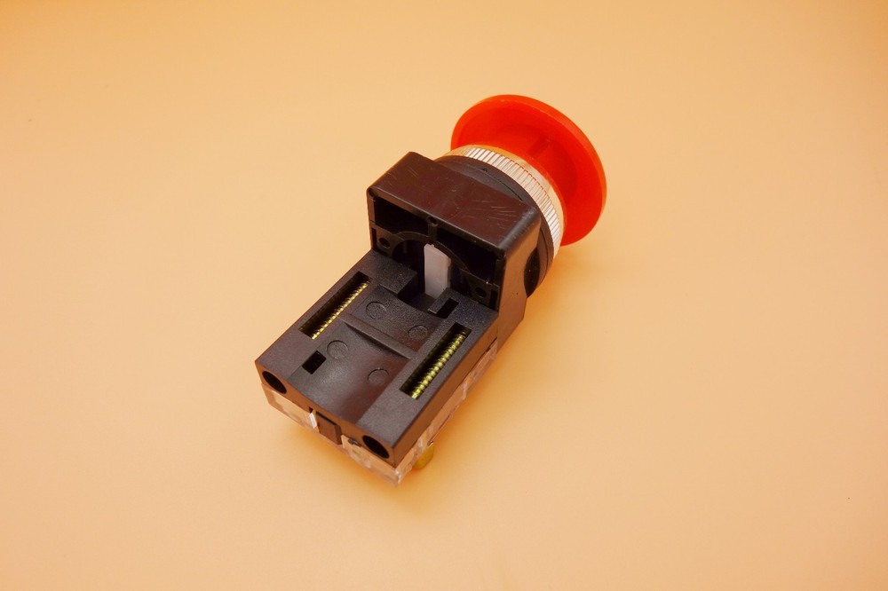 1PC Cutout 30mm Spring Return Momentary RED Mushroom Head push button switch