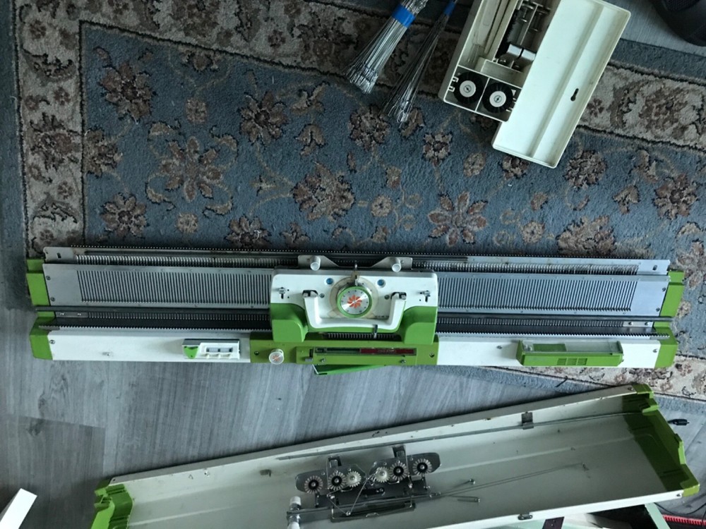 Singer/Silver Studio Sk-313 Knitting Machine WORKING TESTED