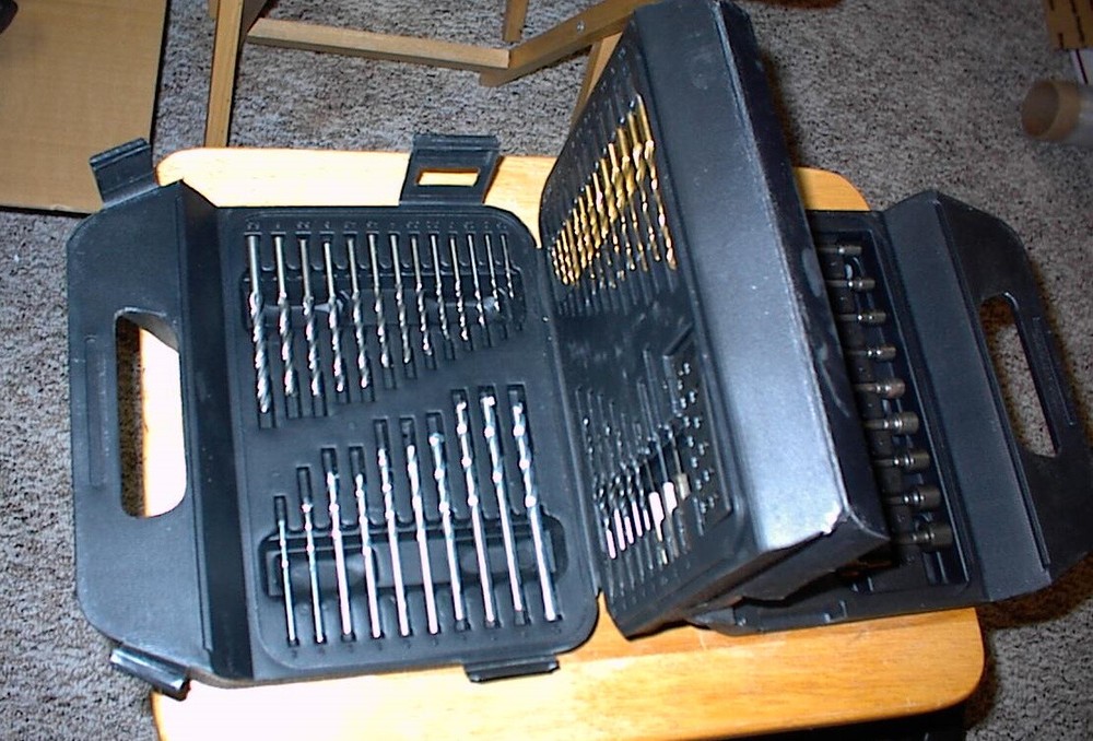 115 + pc Screwdriver and drills and Accessory Bit set