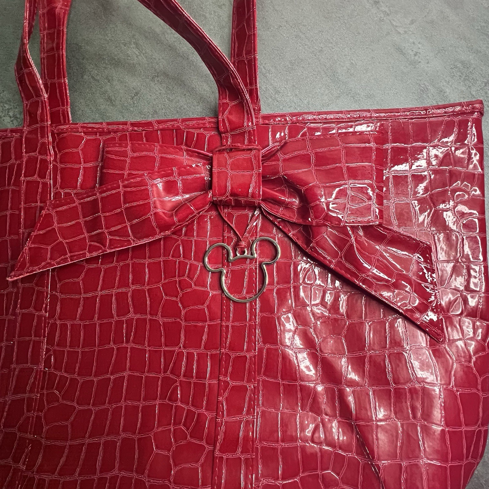 Walt Disney World Disneyland Resort Red Patent Leather Tote Bag Minnie Mouse Bow