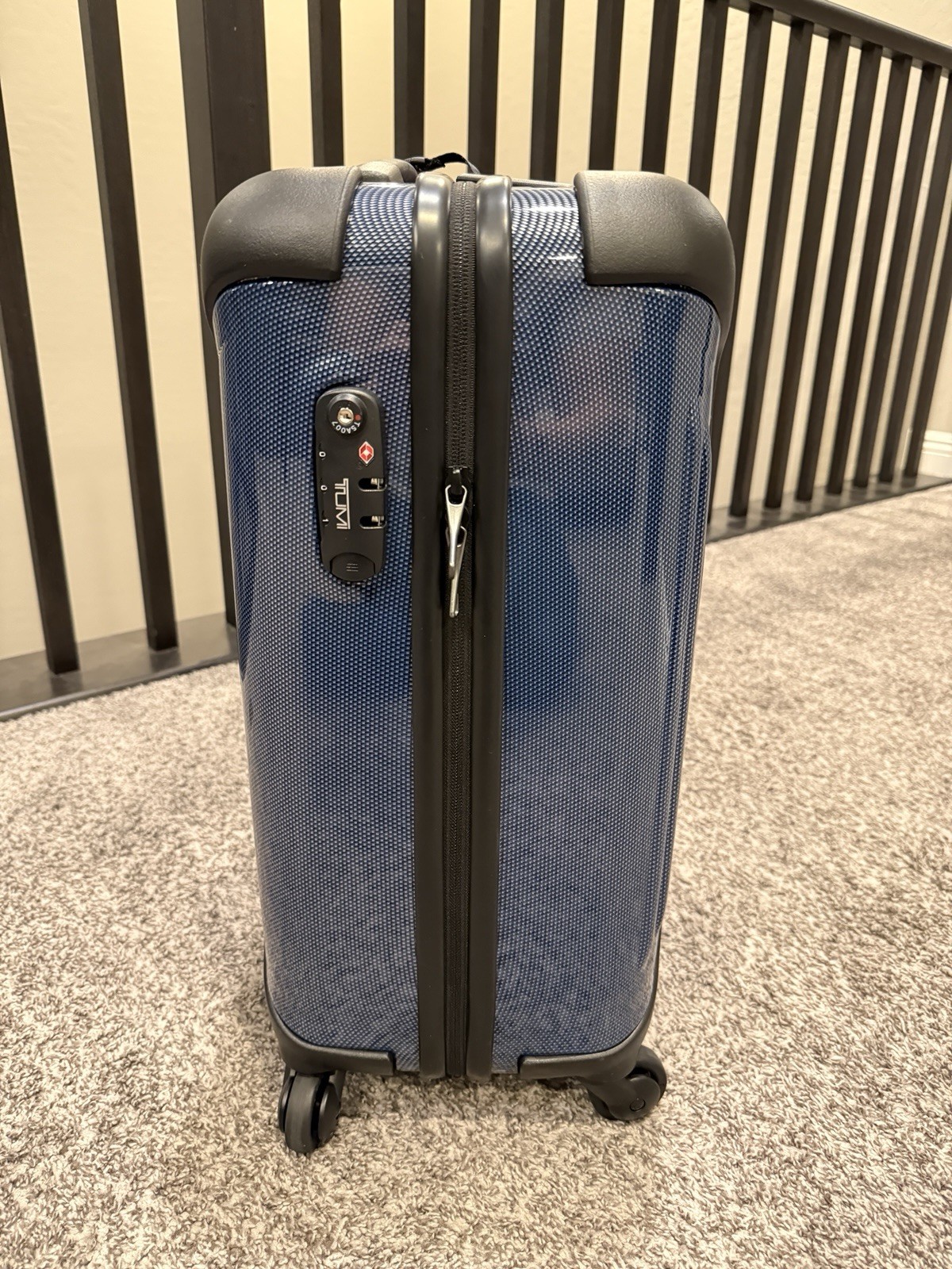 Tumi Fremont THORNHILL Backpack & 22” Vaporr international 22” Carry On Combo