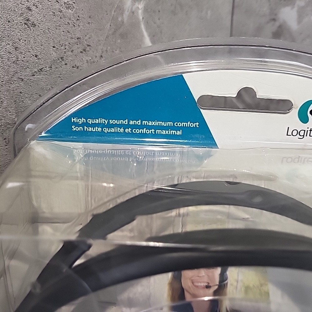 Logitech PC Premium Stereo Headset with Microphone & Volume Control *Read*