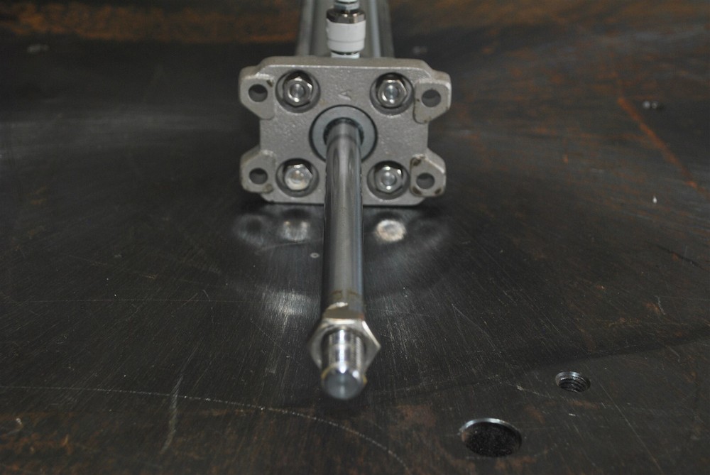 SMC Pneumatic Cylinder Part No. CDA2B40-200Z