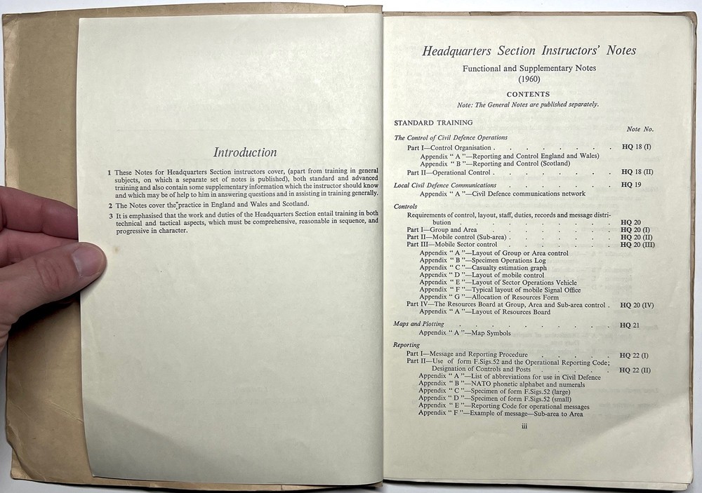1960 UK CIVIL DEFENCE HQ SECTION INSTRUCTOR NOTES HMSO NUCLEAR TRAINING HANDBOOK