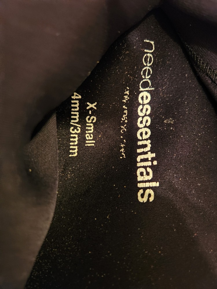 X-small Need Essentials 4/3 Chest Zip Wetsuit Excellent Condition