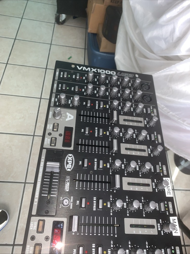 Behringer VMX 1000USB DJ Mixer