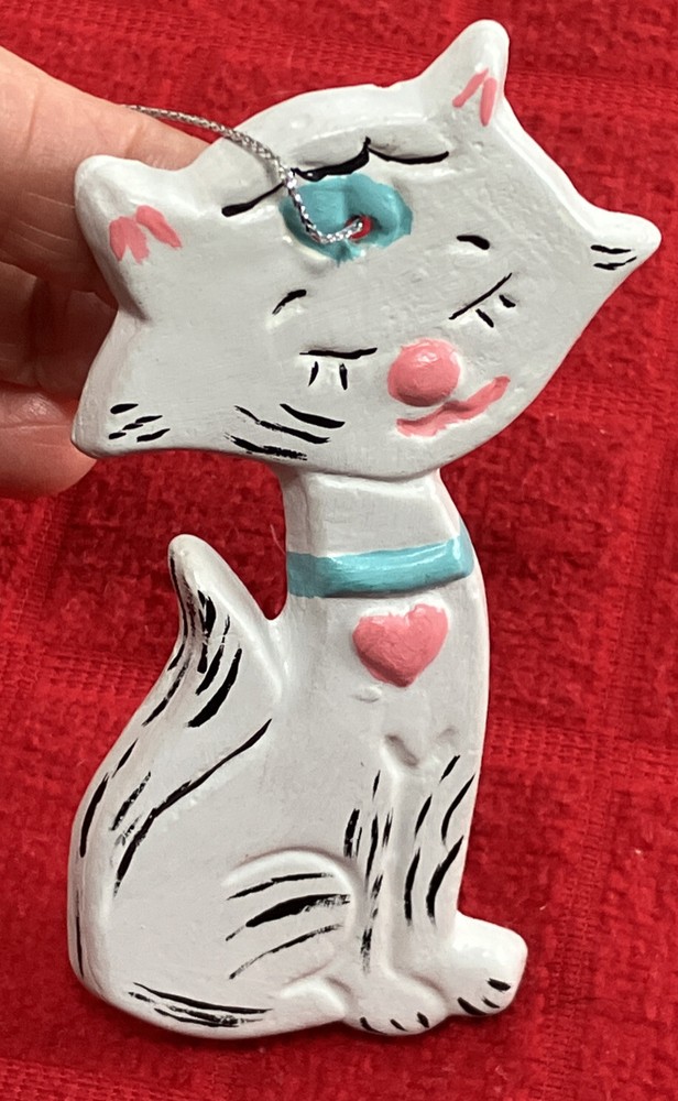 VINTAGE 1970s CAT ORNAMENT/HAND PAINTED CERAMIC