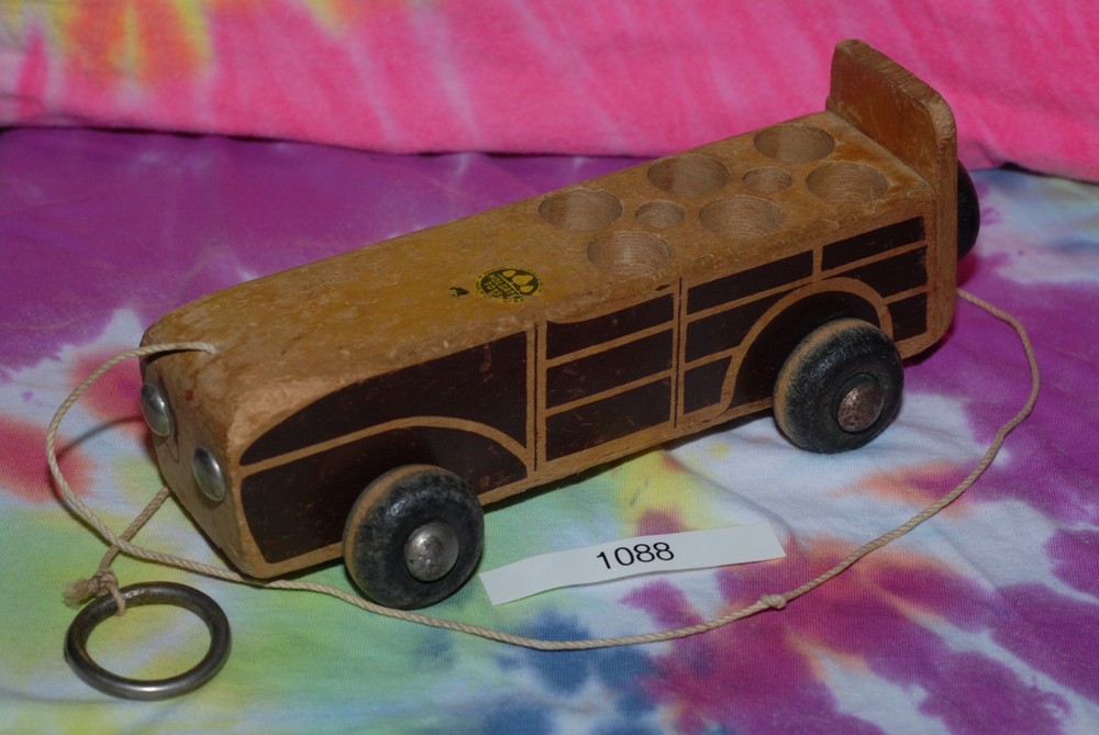 Holgate Toy - rolling pull-along toy