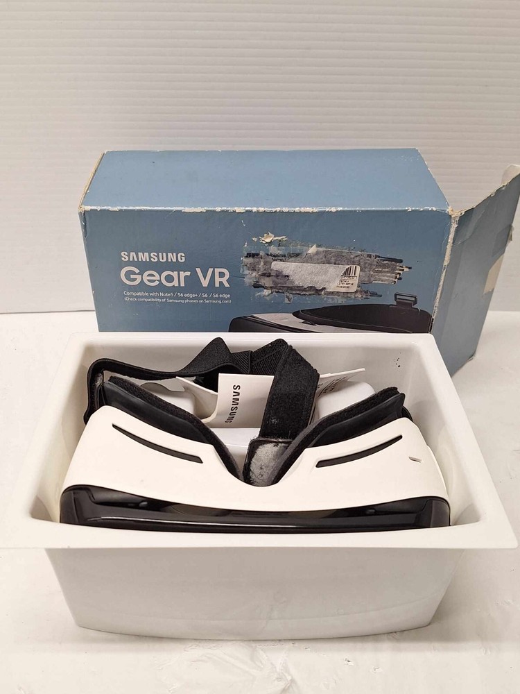 Samsung Oculus Gear VR SM-R322 Virtual Reality Headset