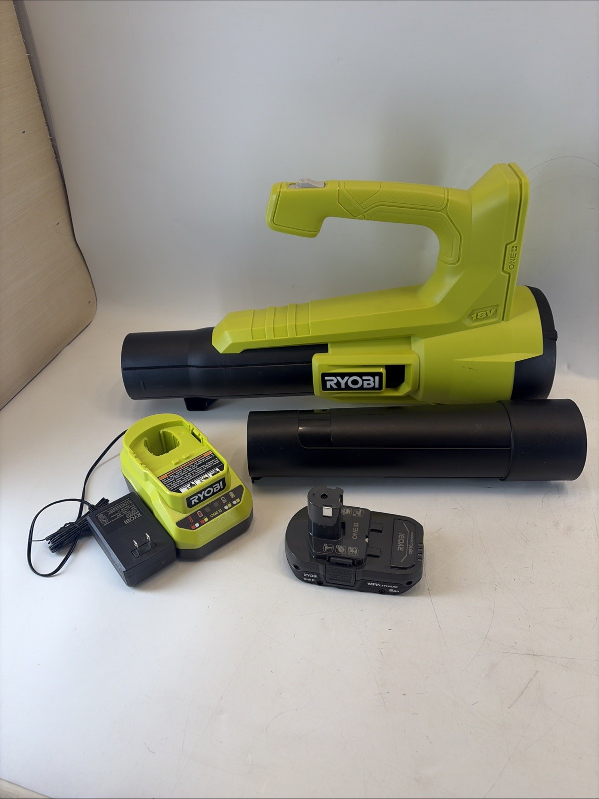 RYOBI ONE+ 18V 250 CFM Blower Kit 2Ah Battery & Charger P21011K