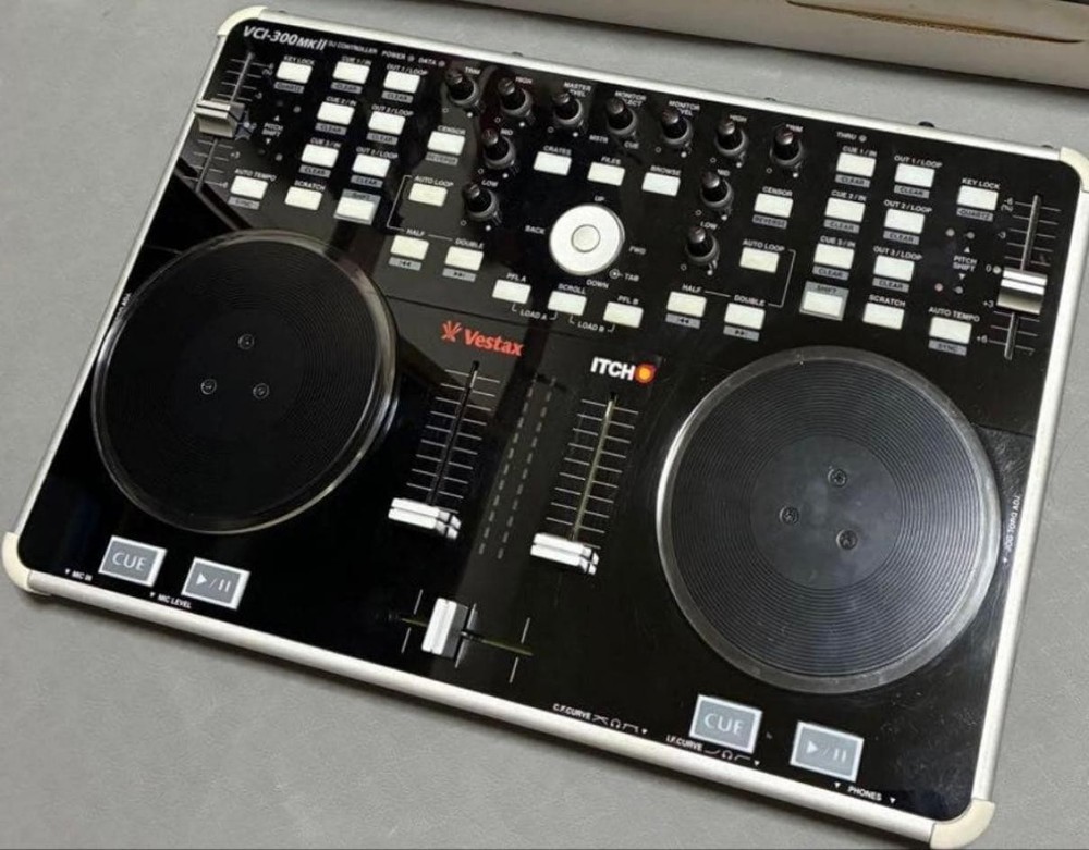 Vestax VCI-300 MK2 DJ Controller