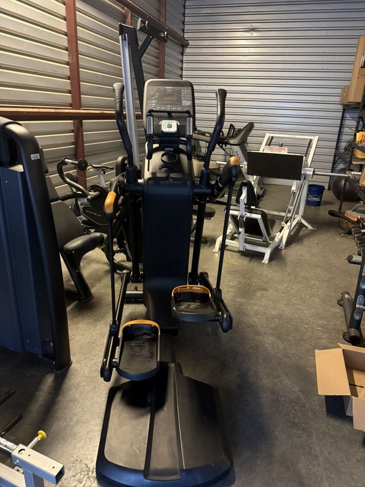Precor AMT 100i - Adaptive Motion Trainer