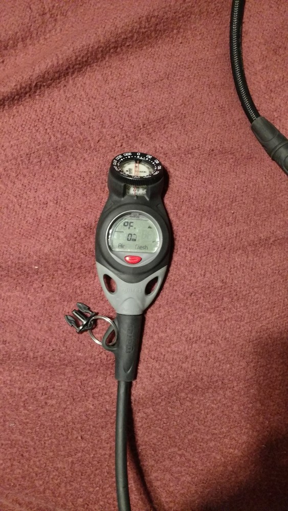 mares puck air w/compass, drak usb interface, user guide disk, and extra face...