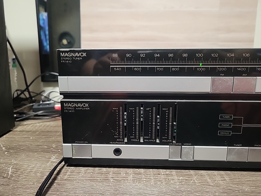 Magnavox amplifier with tuner
