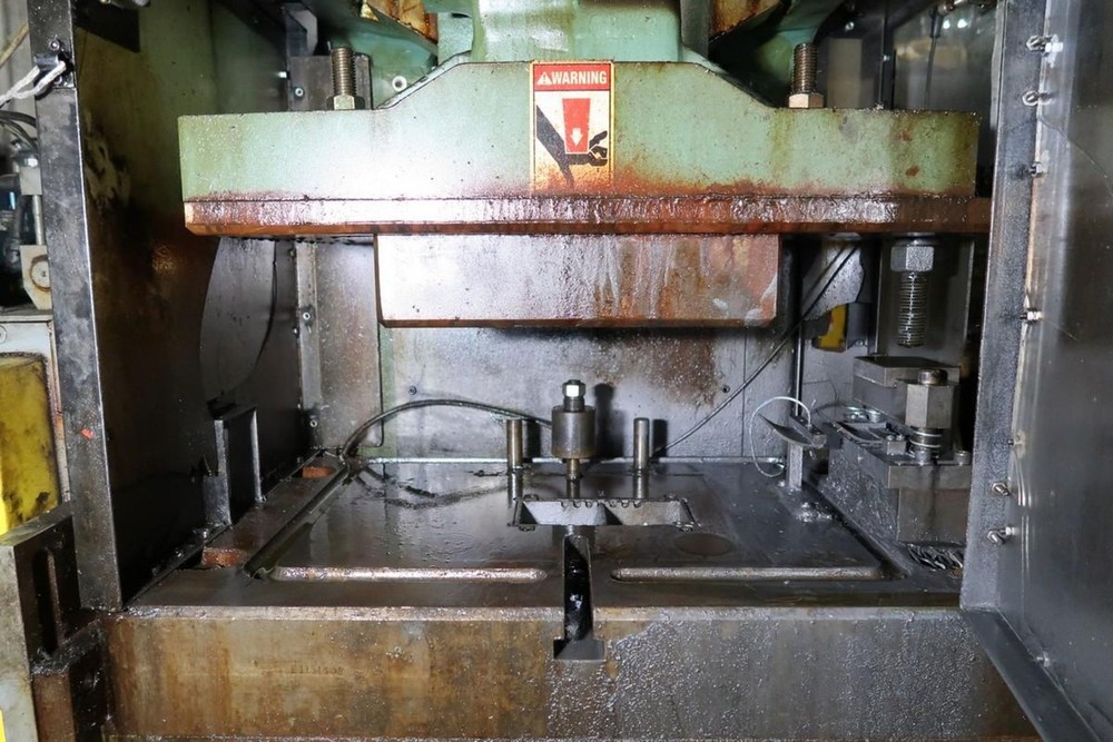 45 TON MINSTER "59S" FIXED-BASE GAP FRAME PRESS w/SERVO-FEED