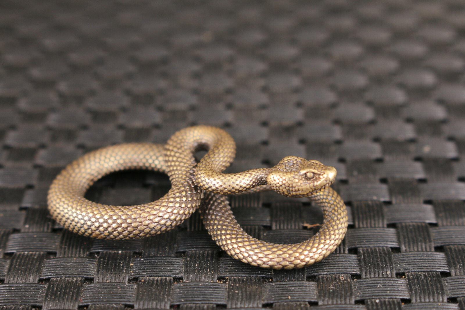 Chinese old bronze handmade Snake Statue figure Tea Pet scene home decoration