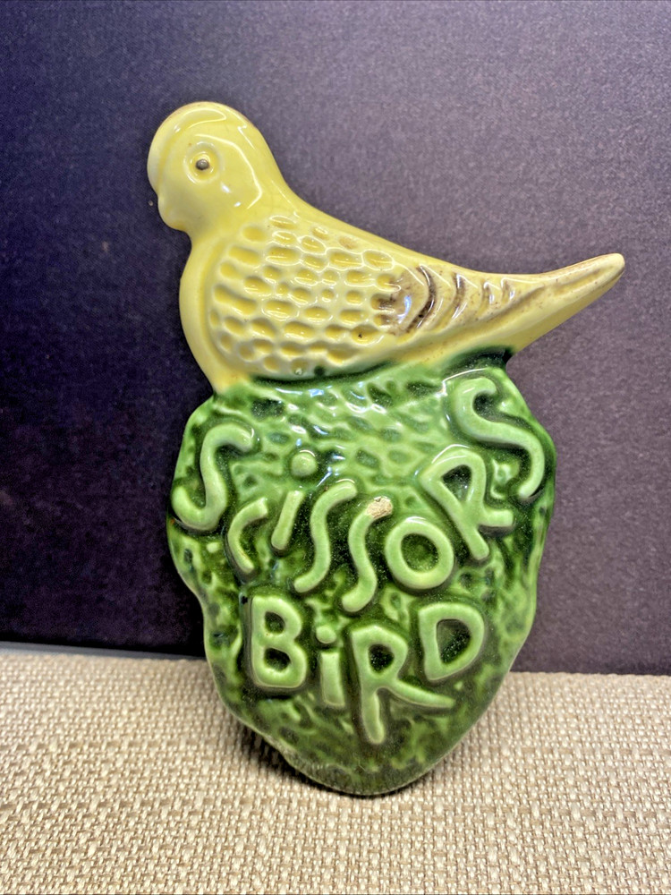 VINTAGE CERAMIC SCISSORS BIRD WALL MOUNT