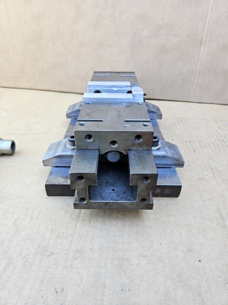 Kurt 4" ?? Vise Milling Machine Used