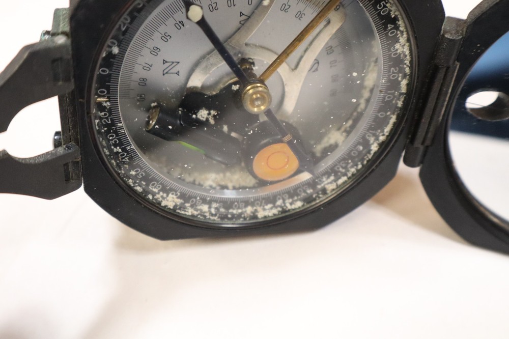 charvoz compass In M19 Carring Case w/ Broken Snap