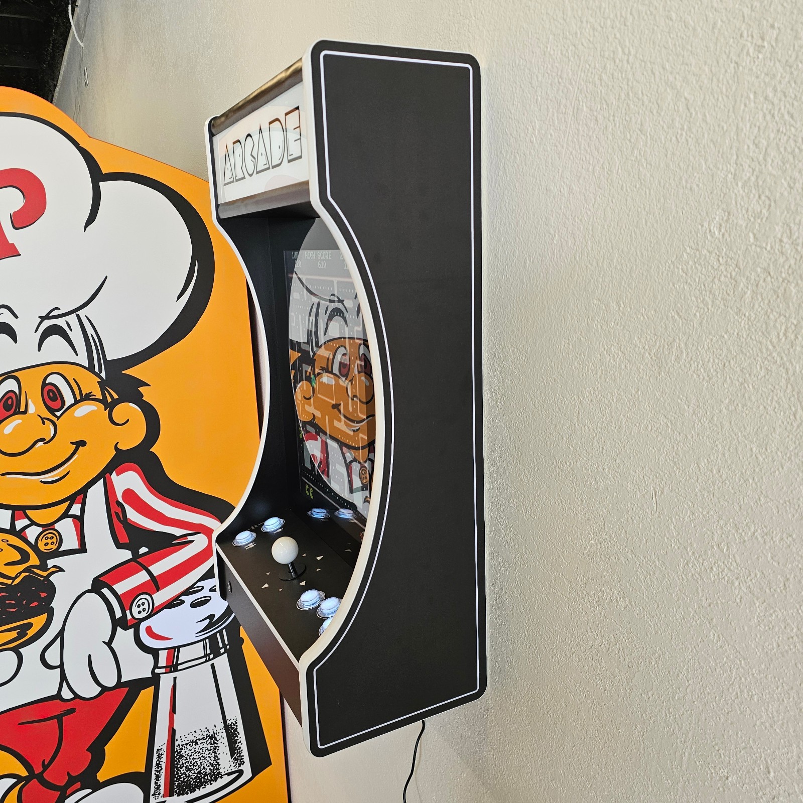 Black & White Wall Mounted Or Tabletop Arcade Machine plays 150+ Games