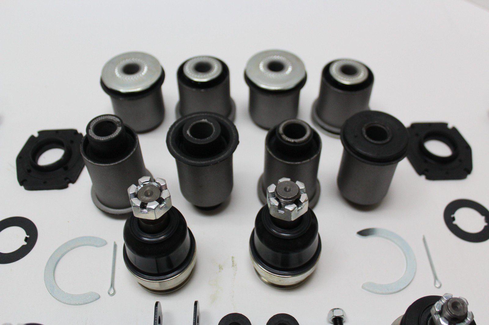 Suspension Rebuild Kit for 1998-2007 Toyota Land Cruiser 100; Lexus LX470