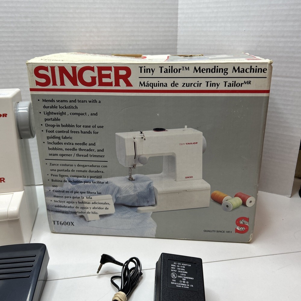 Singer Tiny Tailor Mending Machine TT600A w/Accessories Original Box