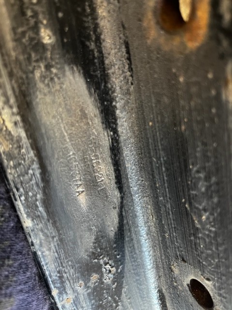 PETERBILT BRACKET-BATTERY/TOOL BOX