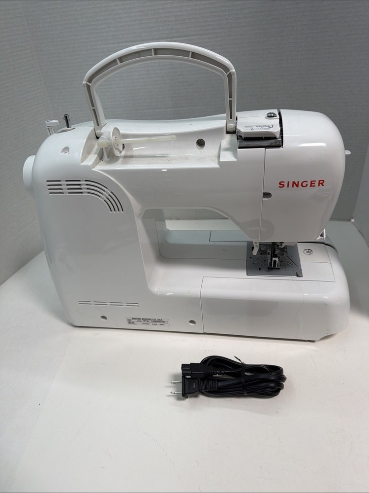 Singer Curvy 8780 Sewing Machine. Untested. For Parts