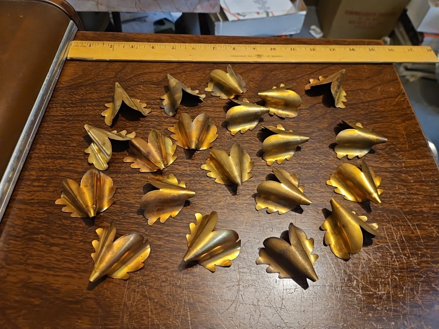 Lot Of 20 Wavy Fluted Leaf France Vintage 60s Brass Stampings Findings Jewelry