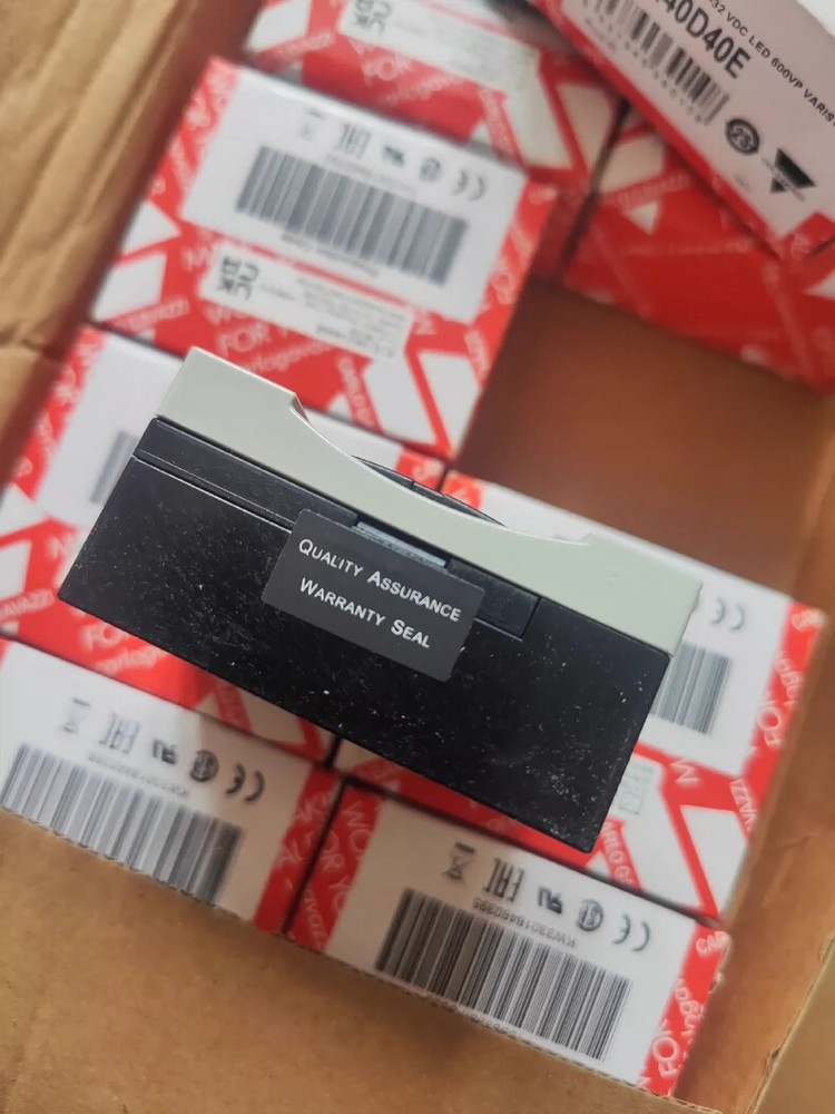 1pcs New CARLOGAVAZZI RS1A40D40E Solid State Relays