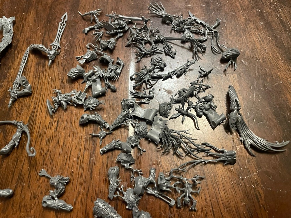 Sylvaneth - Kurnoth Hunters - Greatswords Arms Shoulders + Bits. S2￼
