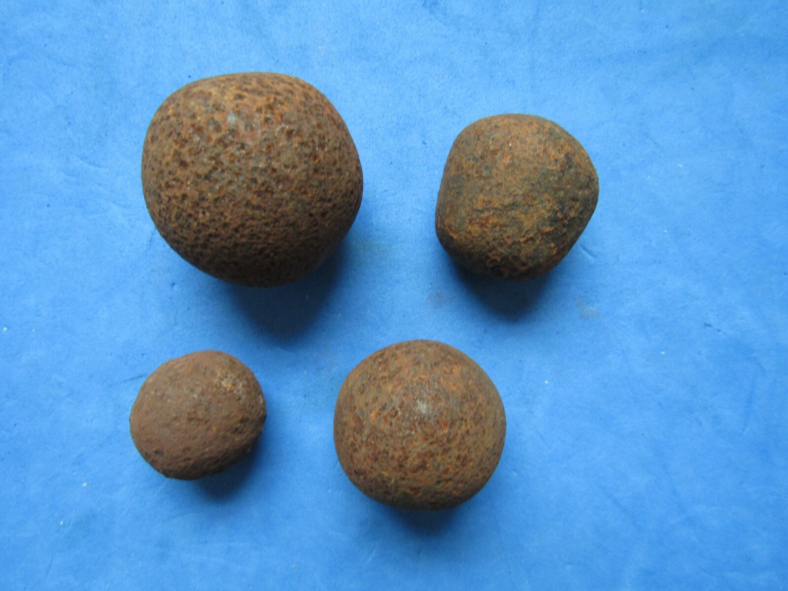 RARE/SCARCE LOT(4)Civil war era iron grapeshot, canister shot