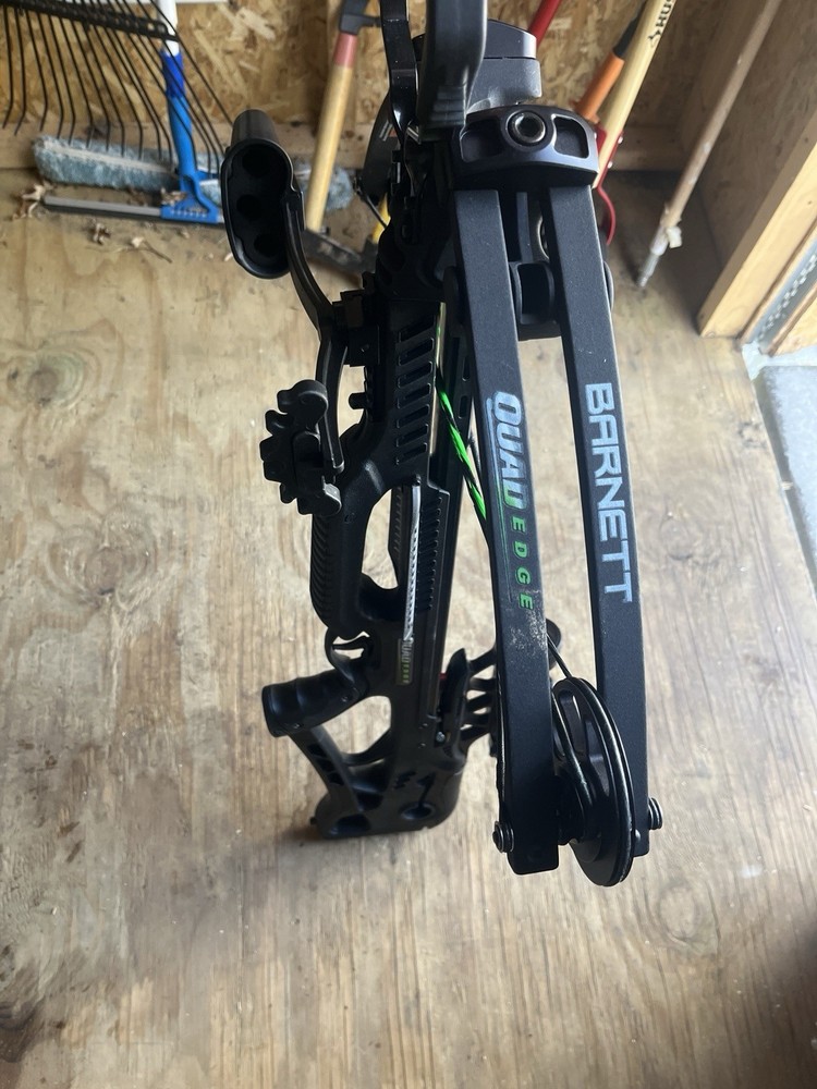 Barnett Quad Edge Crossbow Black 4x32 Scope With Pullback String