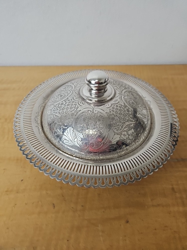 W.B. Mfg Co. Silverplate Lidded and Footed Bowl Pierced Openwork 10"
