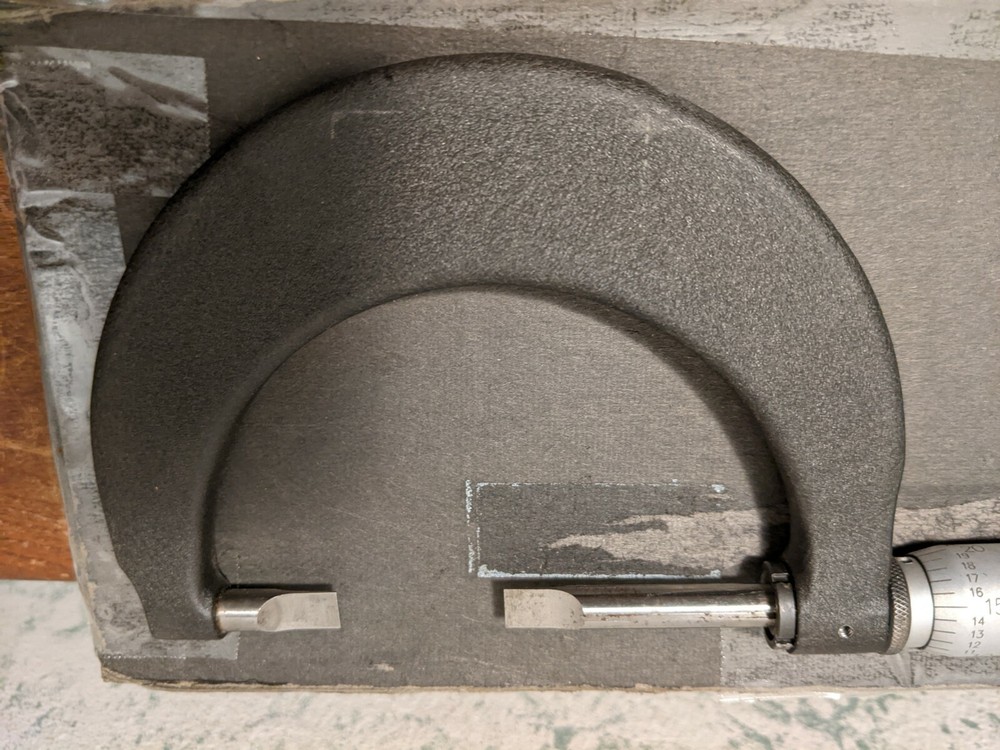 BROWN & SHARPE 1-2 Inch BLADE MICROMETER w/ BOX