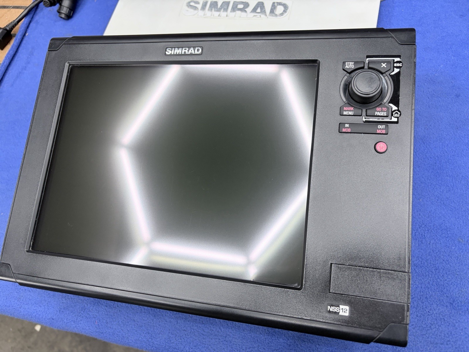 Simrad NSS 12 Sport GPS Chartplotter Sonar Multifunction Display W/ Cover