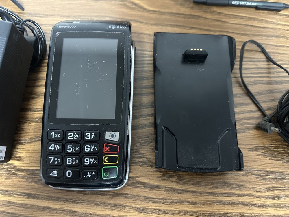 Ingenico Move 5000 w/ Base
