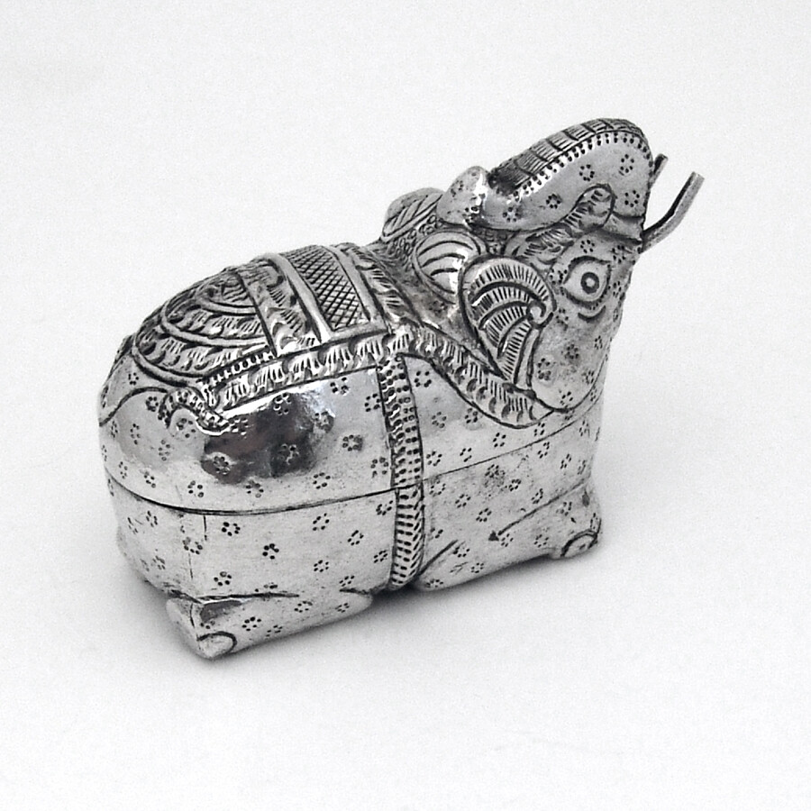 Elephant Form Box 900 Silver
