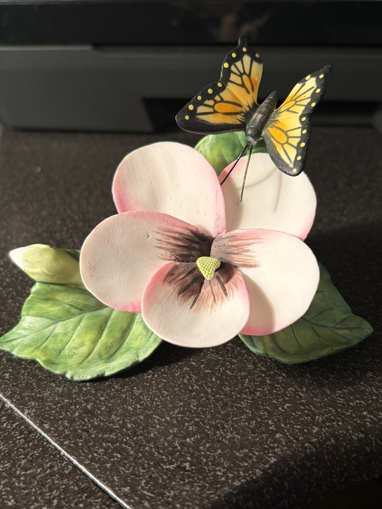 Monarch Butterfly on Flower