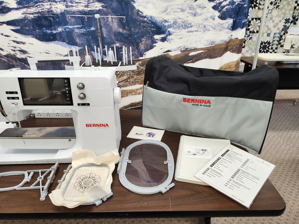 Bernina 700E Embroidery Machine! Professionally Serviced!