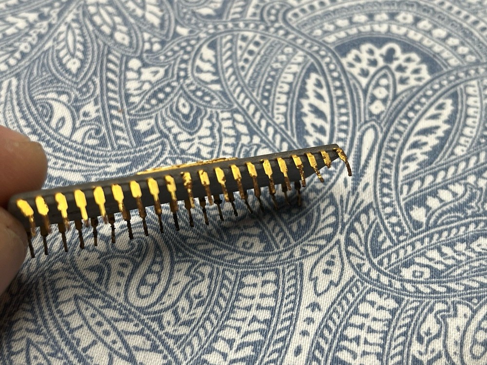 Motorola XC6820 Peripheral Interface Adapter Date Code 7520B